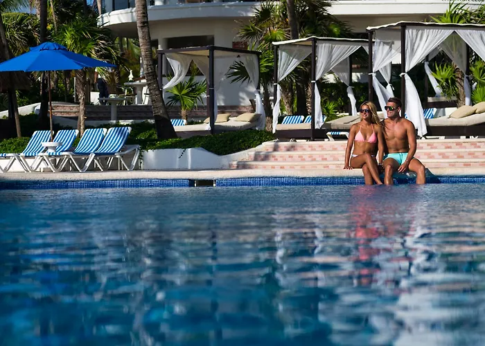 The Reef Playacar & 4*