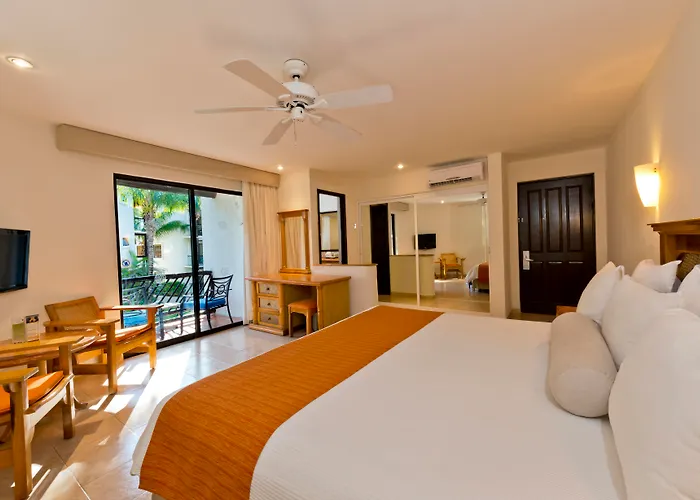 The Reef Playacar &