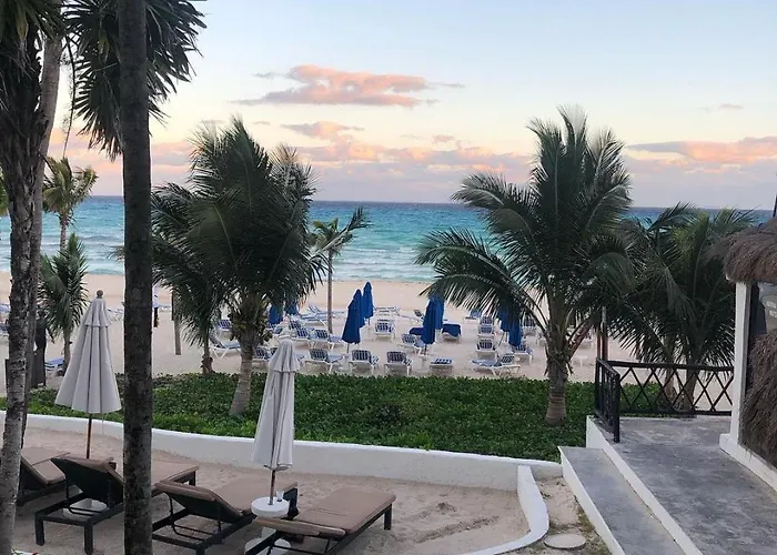 The Reef Playacar & Station touristique